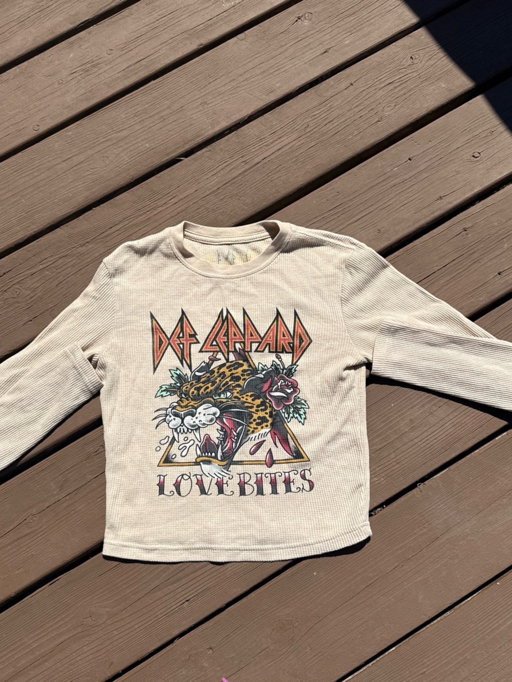 Def Leppard Beige 'Love Bites' Long-Sleeve Graphic Tee